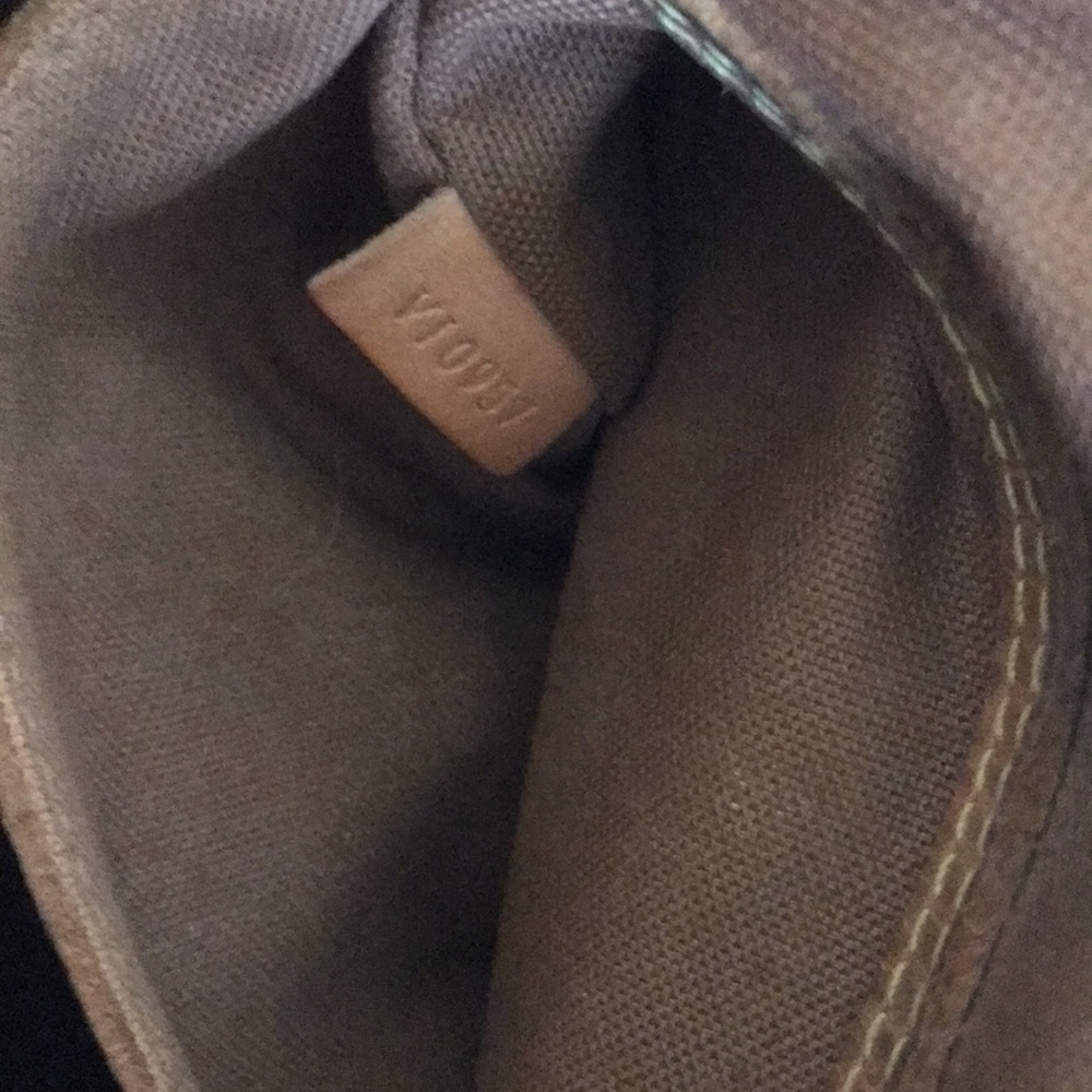 Louis Vuitton alma handbag - Picture 11 of 11